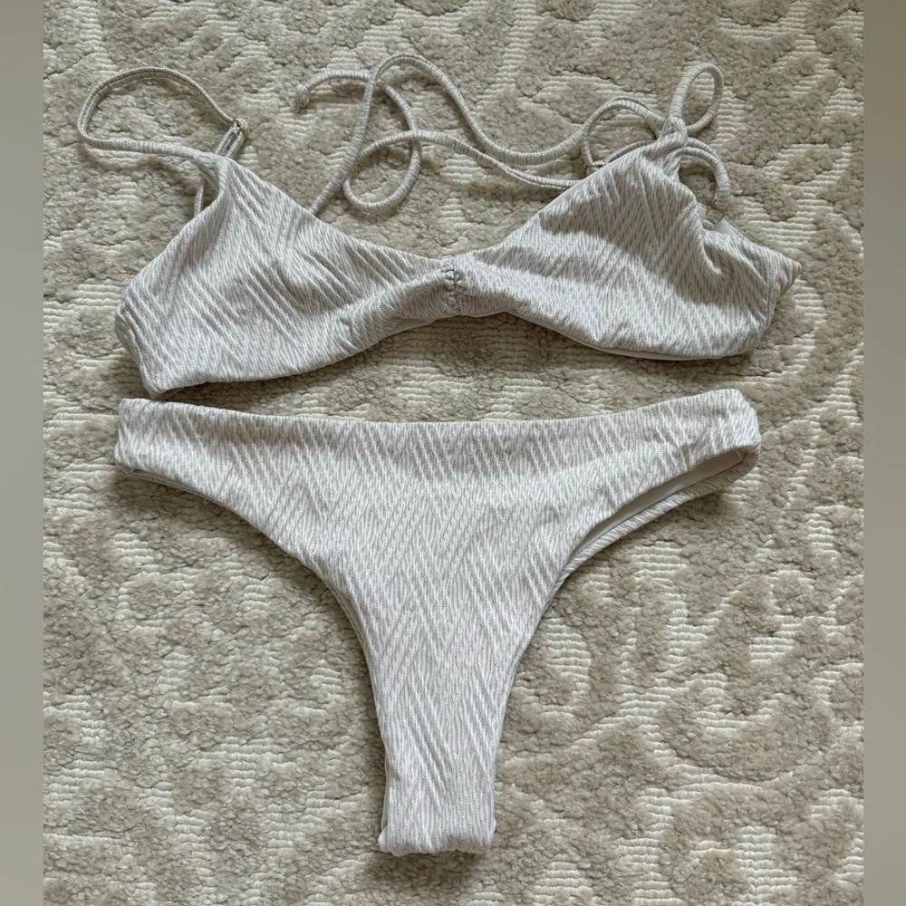 SKATIE white bikini - Cairo - Picture 1 of 6